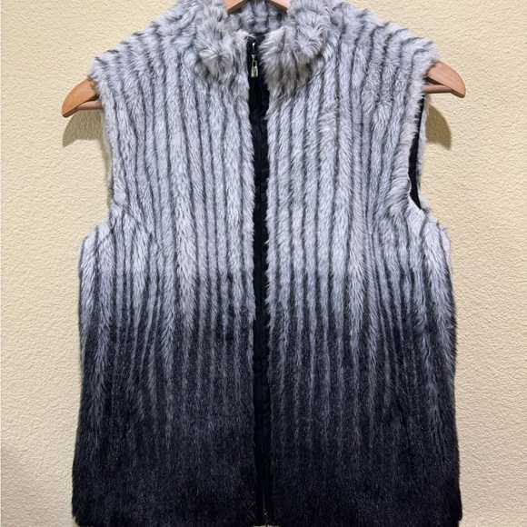 ST JOHN VEST - Picture 2 of 8